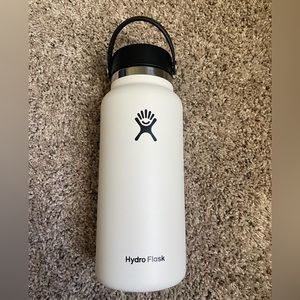 32OZ Hydro Flask - White Like New